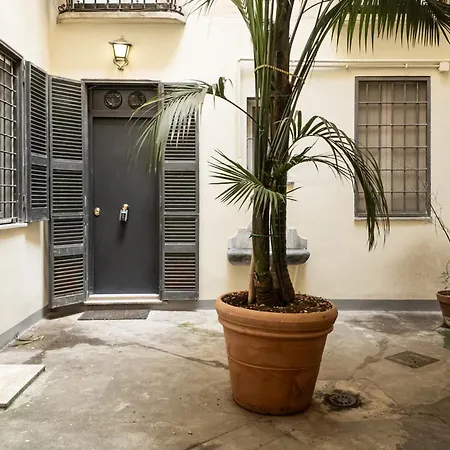 Daire Il Cortile Di Via Dei Banchi Vecchi *