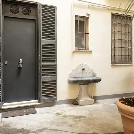 Il Cortile Di Via Dei Banchi Vecchi דירה